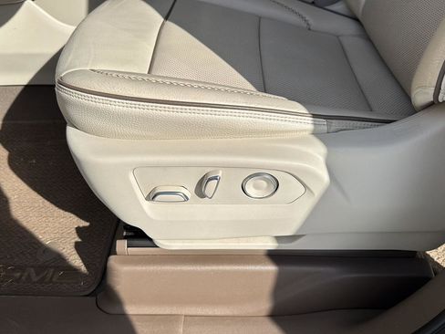 Used 2023 GMC Yukon Denali w/ Denali Reserve Package image 31