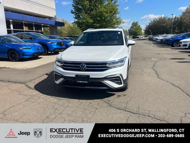 Used 2023 Volkswagen Tiguan SE AWD/4WD image 28