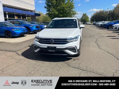 Used 2023 Volkswagen Tiguan SE AWD/4WD image 28