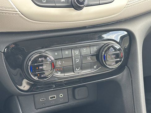 Certified 2023 Buick Encore GX Select image 29