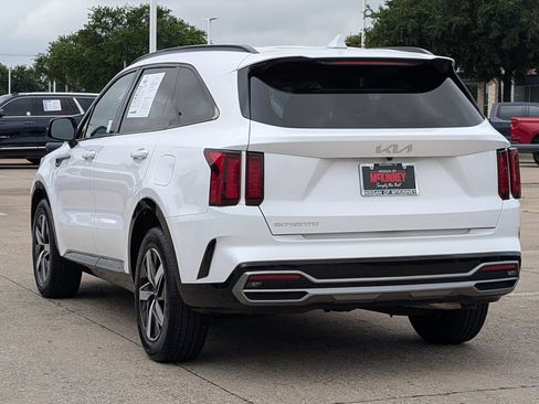 Used 2023 Kia Sorento EX FWD image 4