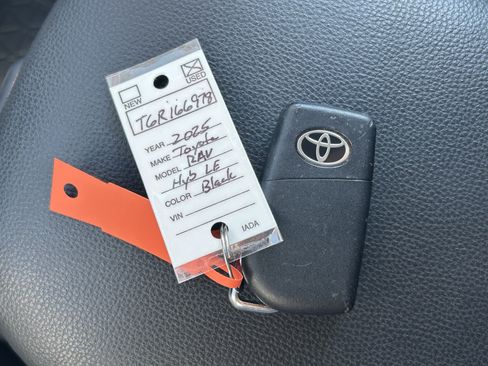 Certified 2025 Toyota RAV4 LE AWD/4WD image 33