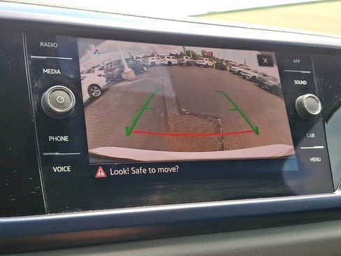 Certified 2023 Volkswagen Taos SE FWD image 17