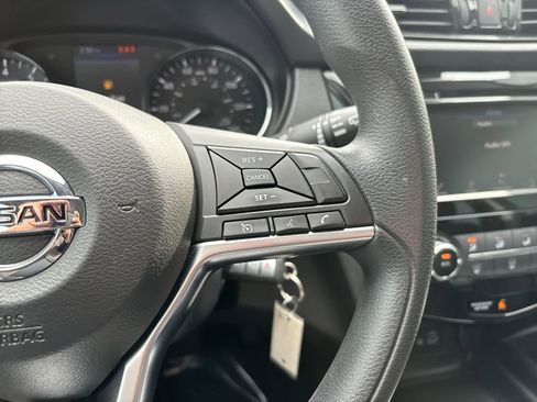 Used 2022 Nissan Rogue Sport S image 15