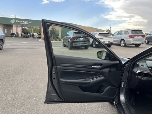 Used 2024 Nissan Altima 2.5 SV image 24