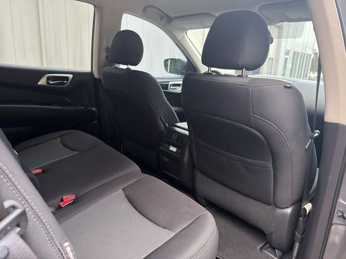 Used 2019 Nissan Pathfinder S FWD image 18
