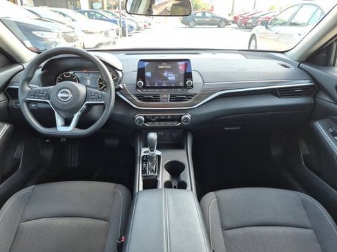 Used 2025 Nissan Altima 2.5 SV FWD image 25