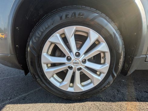 Used 2014 Nissan Rogue SV AWD/4WD image 29