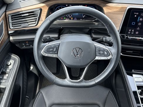 Used 2024 Volkswagen Atlas SE FWD image 18