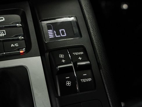 Certified 2021 Porsche Macan AWD/4WD image 30