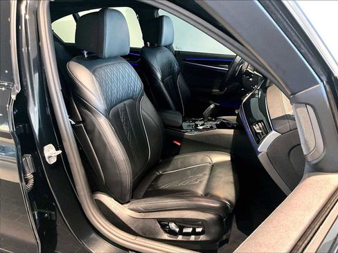 Used 2023 BMW M550i xDrive w/ Executive Package image 22