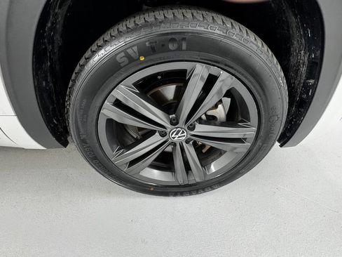 Used 2022 Volkswagen Atlas Cross Sport SEL R-Line AWD/4WD image 9