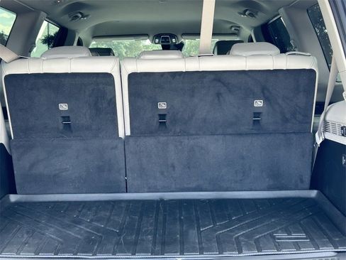 Used 2024 Jeep Wagoneer Series II w/ Flexible Seating Group image 11