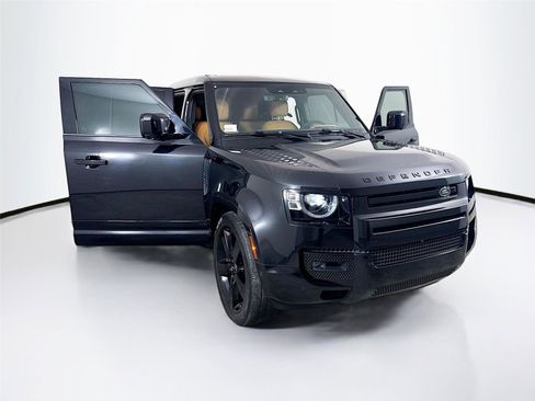 Used 2023 Land Rover Defender 110 V8 AWD/4WD image 35