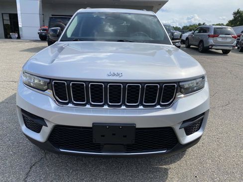 Certified 2023 Jeep Grand Cherokee Laredo AWD/4WD image 9