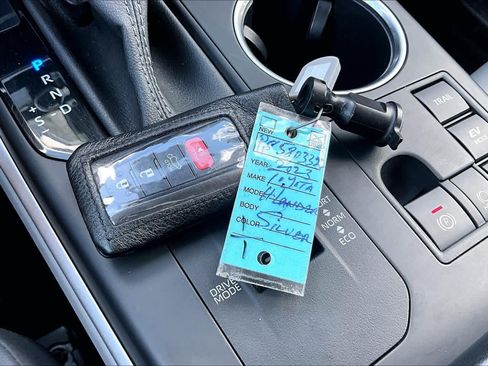 Used 2023 Toyota Highlander XLE AWD/4WD image 15