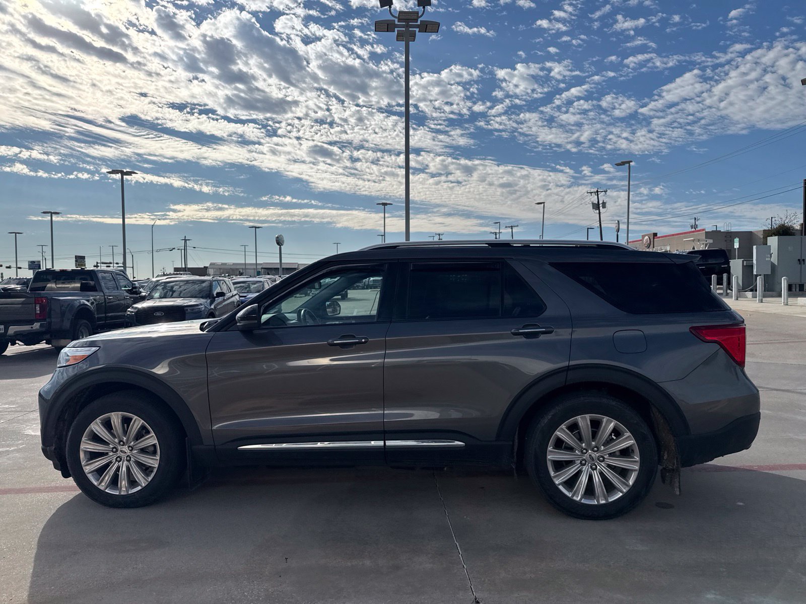 Certified 2023 Ford Explorer Limited w/ Limited Technology Package RWD image 6