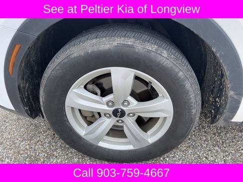 Used 2024 Kia Sorento LX FWD image 9