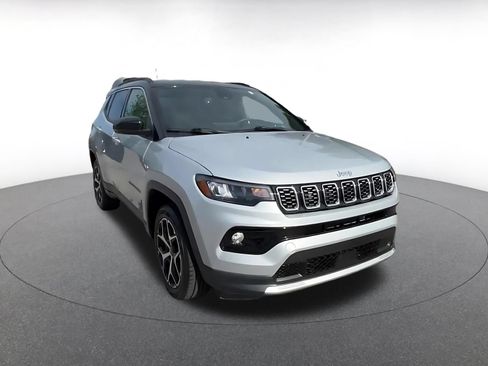 Used 2025 Jeep Compass Limited AWD/4WD image 3