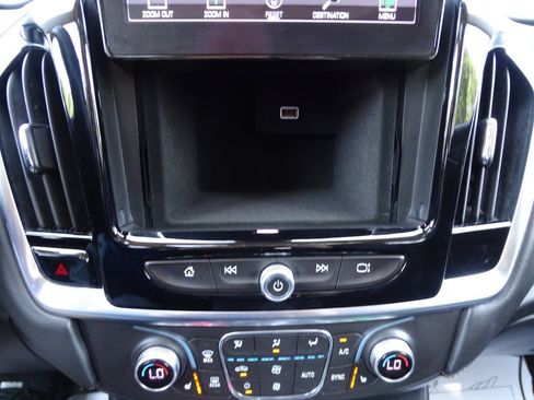 Used 2018 Chevrolet Traverse AWD LT w/ 2LT image 34
