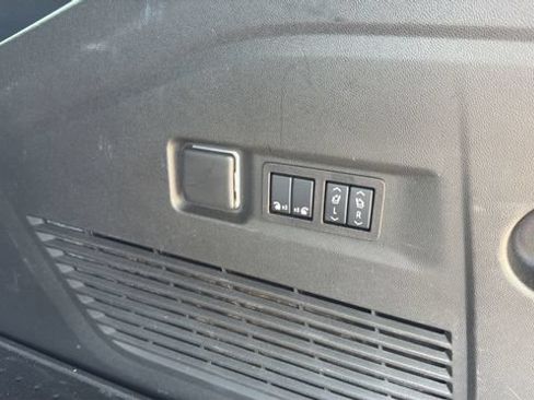 Used 2025 Chevrolet Suburban High Country AWD/4WD image 35