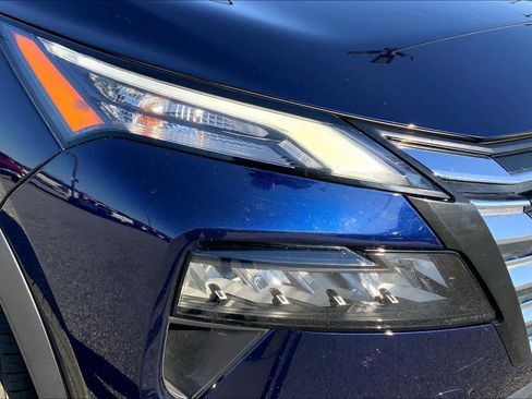 Used 2024 Nissan Rogue SV image 25