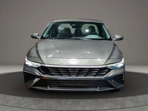 Used 2024 Hyundai Elantra SEL image 2