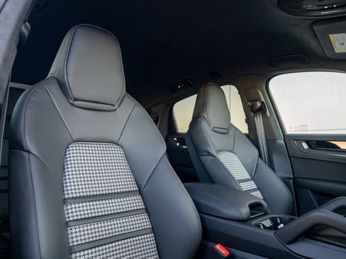 New 2026 Porsche Cayenne GTS image 26
