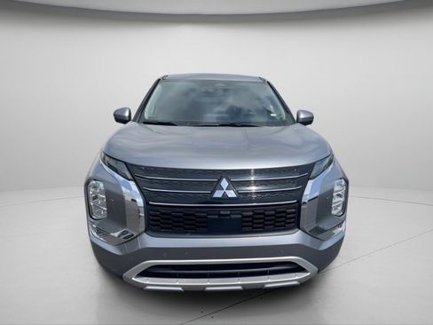 Used 2024 Mitsubishi Outlander SE image 3