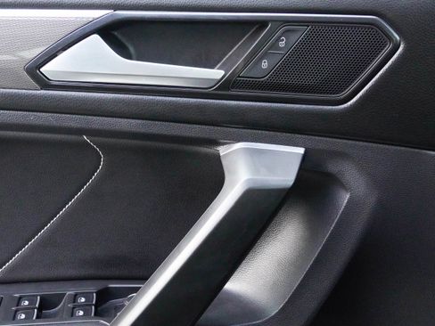 Used 2022 Volkswagen Tiguan SE R-Line image 16