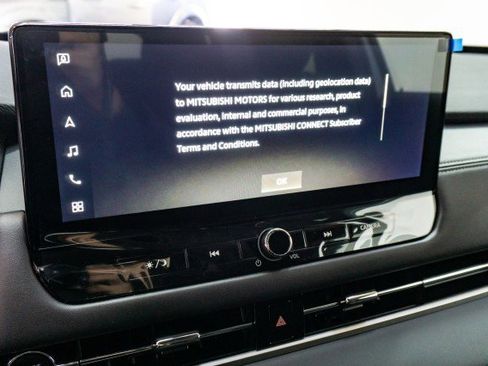 New 2025 Mitsubishi Outlander ES image 11