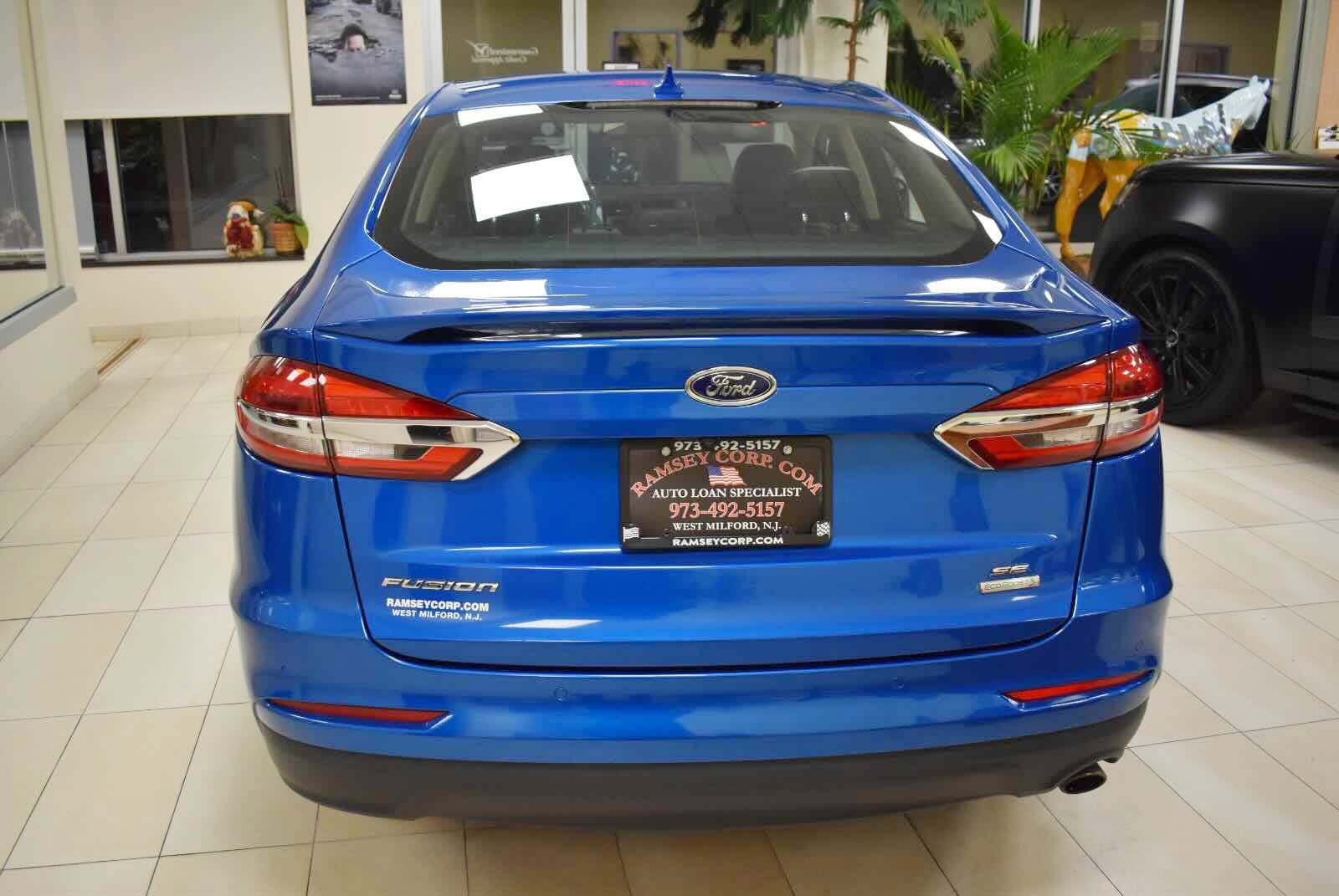 Used 2020 Ford Fusion SE w/ Equipment Group 151A FWD image 5