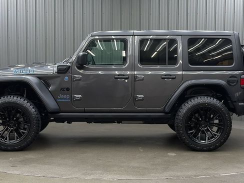 Used 2024 Jeep Wrangler Unlimited AWD/4WD image 2