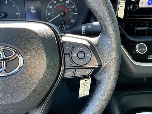 Used 2025 Toyota Corolla LE image 21