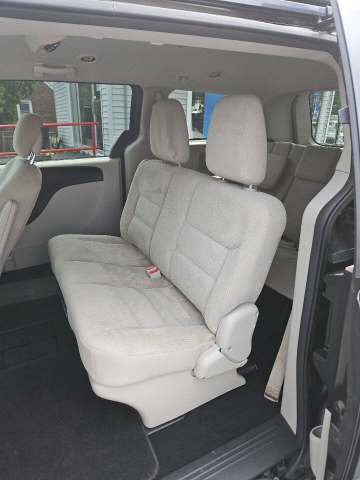Used 2017 Dodge Grand Caravan SE w/ Power Window Group FWD image 14