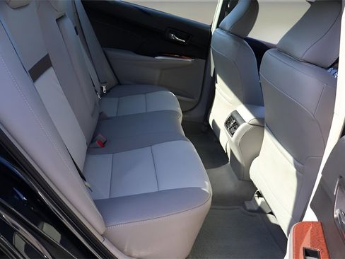 Used 2014 Toyota Camry XLE image 13