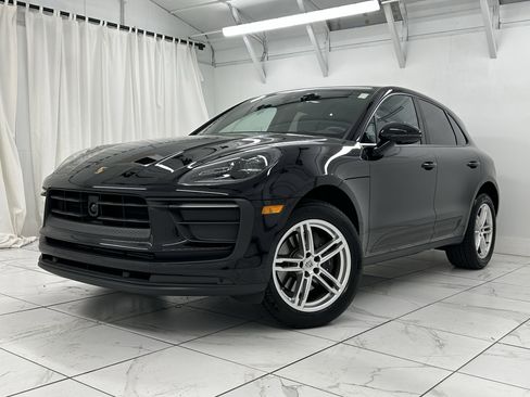 Certified 2025 Porsche Macan image 7