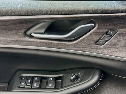 Used 2024 Jeep Grand Cherokee L Limited w/ Luxury Tech Group II image 15