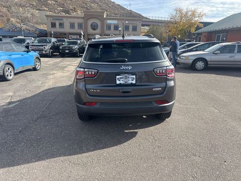 Used 2017 Jeep Compass Latitude w/ Popular Equipment Group image 6