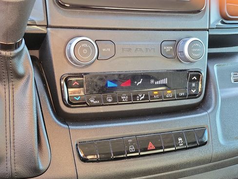 Used 2025 RAM ProMaster 3500 w/ Convenience Group FWD image 14