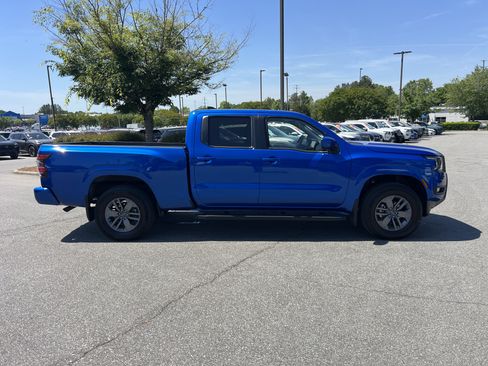 Certified 2025 Nissan Frontier SV w/ SV Convenience Package AWD/4WD image 4