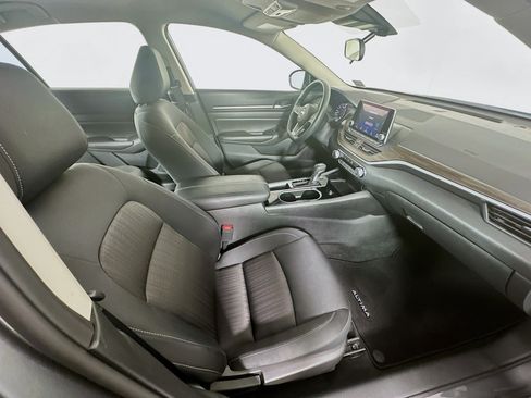 Used 2024 Nissan Altima 2.5 SV FWD image 28