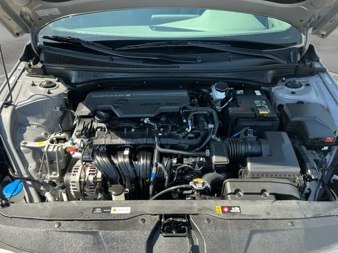 Used 2023 Hyundai Elantra SEL w/ Preferred Accessory Package FWD image 18