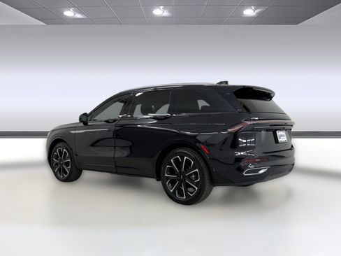 Used 2025 Lincoln Nautilus Reserve AWD/4WD image 3