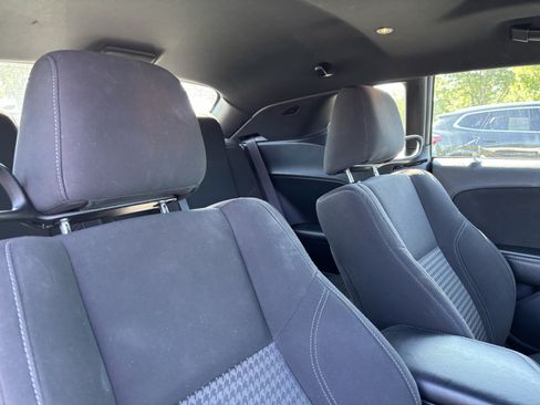 Used 2020 Dodge Challenger SXT RWD image 34