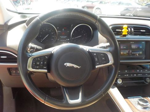 Used 2018 Jaguar F-PACE Prestige image 12