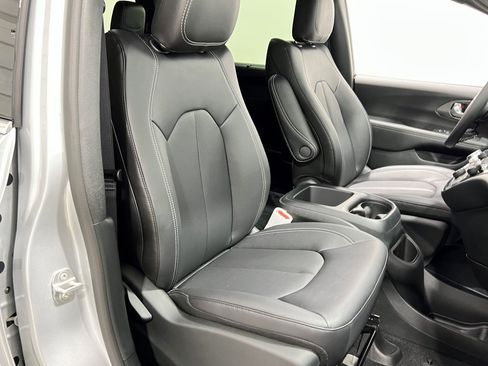 New 2026 Chrysler Voyager LX image 32
