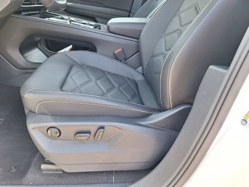 Used 2025 Volkswagen Atlas SE FWD image 32