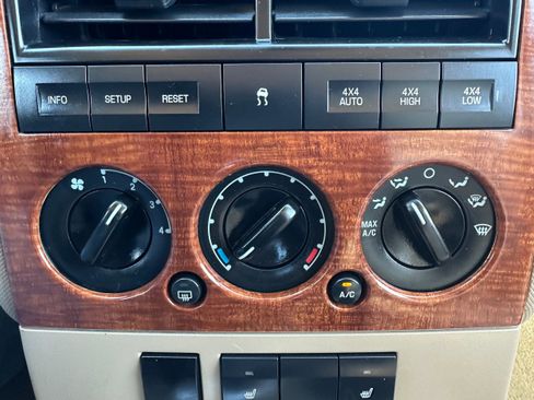 Used 2010 Ford Explorer Eddie Bauer image 16