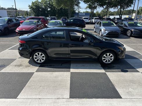 Used 2021 Toyota Corolla LE FWD image 3